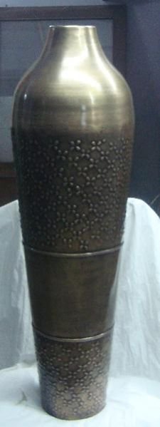 AVR-4018 Iron Flower Vase