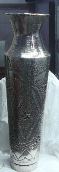 AVR-4020 Iron Flower Vase