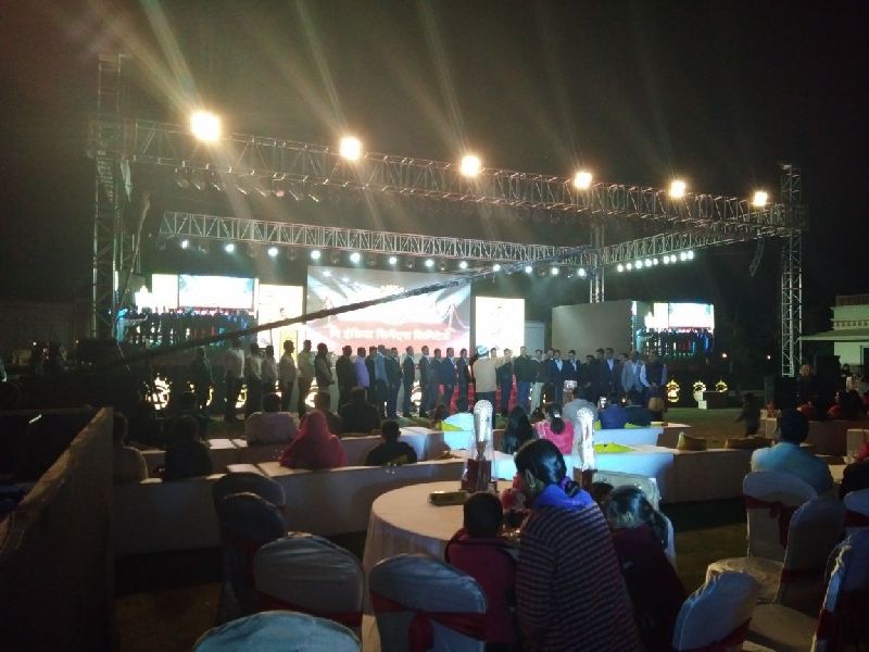 Business Meeting Arrangement 16