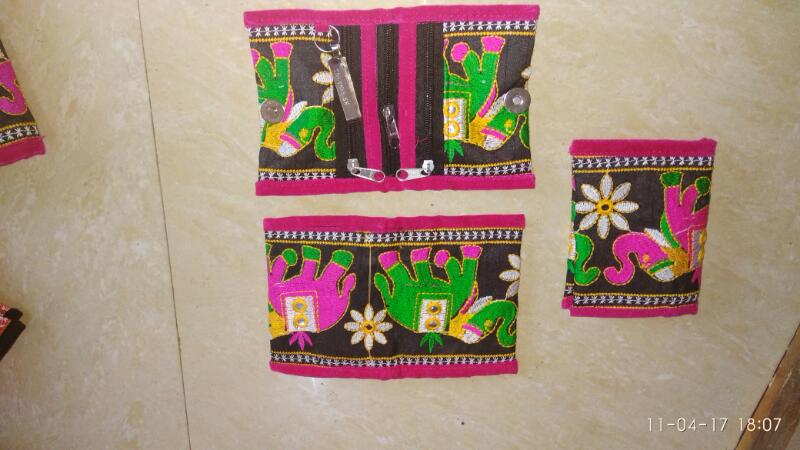 Embroidered 3 Zipper Wallets 02