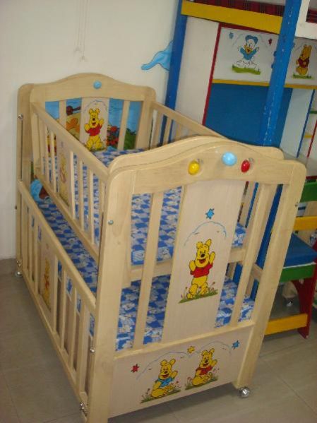Baby Cot 02