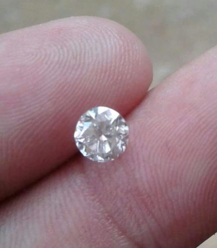 White Moissanite Diamond 05