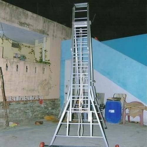 Self Supporting Extension Ladder 01