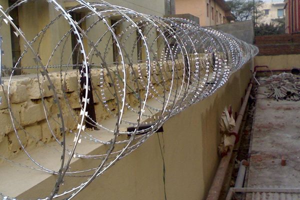 Razor Barbed Wire Fence 01