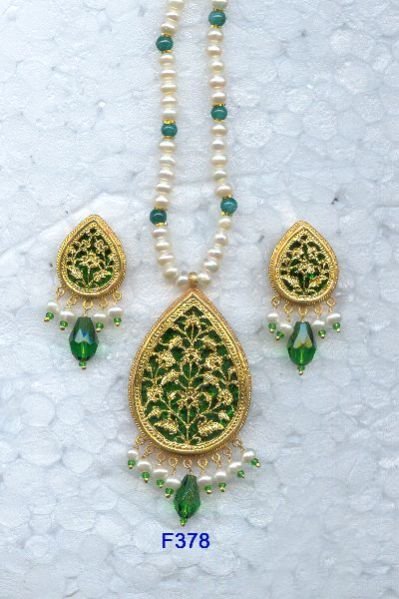 F 378 Original Thewa Pendant Set