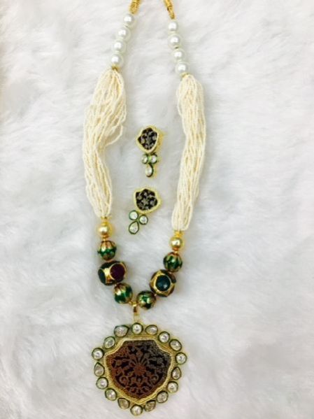 Thewa Necklace Set 02