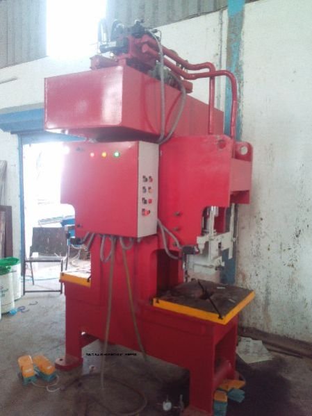 Double Sided Hydraulic Press 01