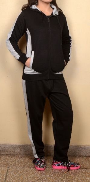 Ladies Tracksuit 01