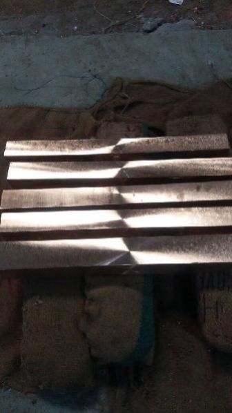 Square Bronze Rod 02