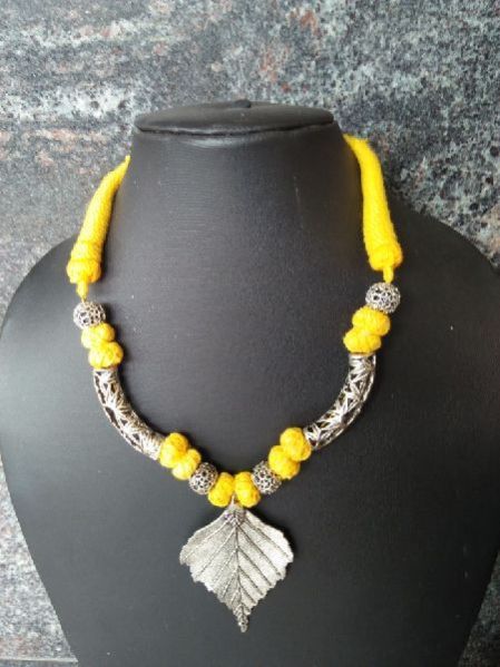 Silk Thread Necklace 02