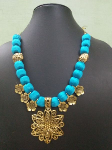 Silk Thread Necklace 08