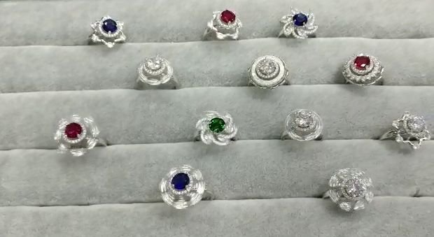 Silver Ladies CZ Spinner Moving Ring 02