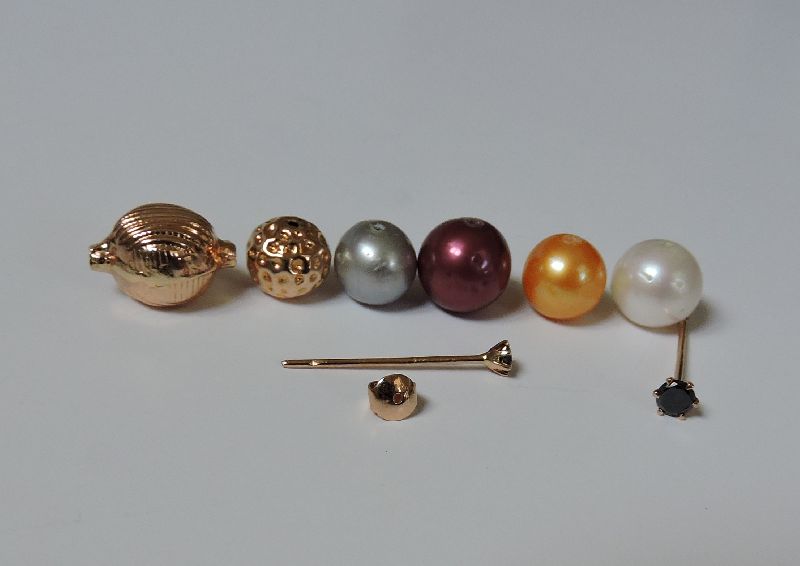 Gold and Pearl Earrings 16