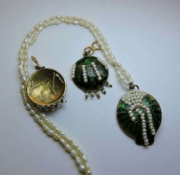 Gold and Pearl Pendant Set 01