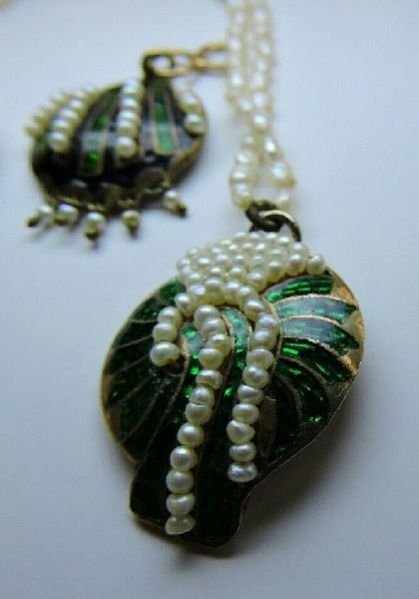 Gold and Pearl Pendant Set 02