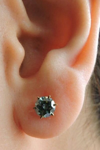 Gold Stud Earrings 01