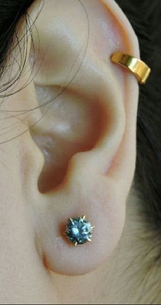 Gold Stud Earrings 02