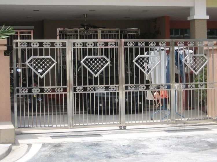 Steel Main Gate 01