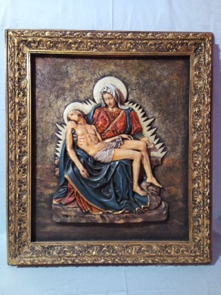 Pieta Wings Statue With Frame 01