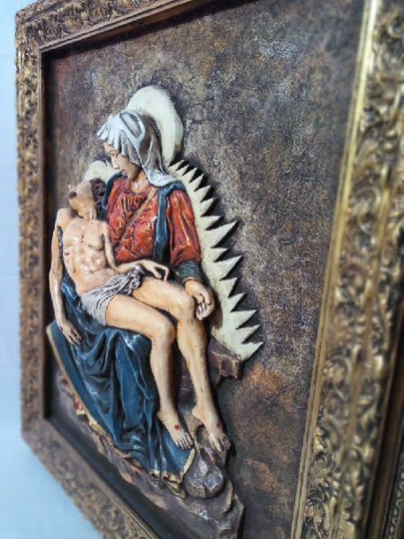 Pieta Wings Statue With Frame 02