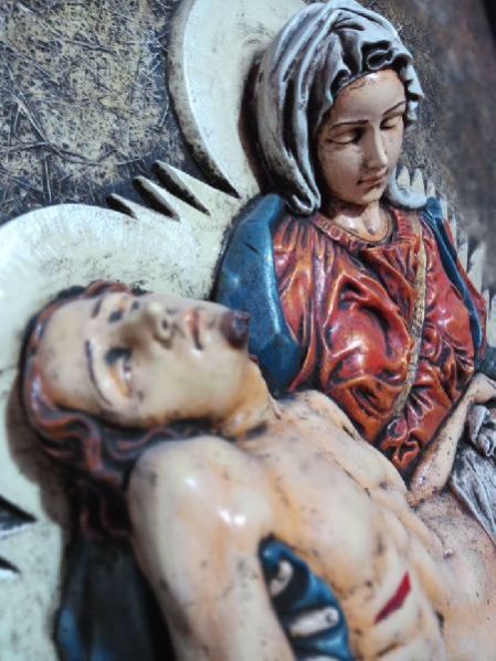 Pieta Wings Statue With Frame 04