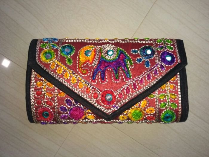 Kutchi Handicraft Clutch 04