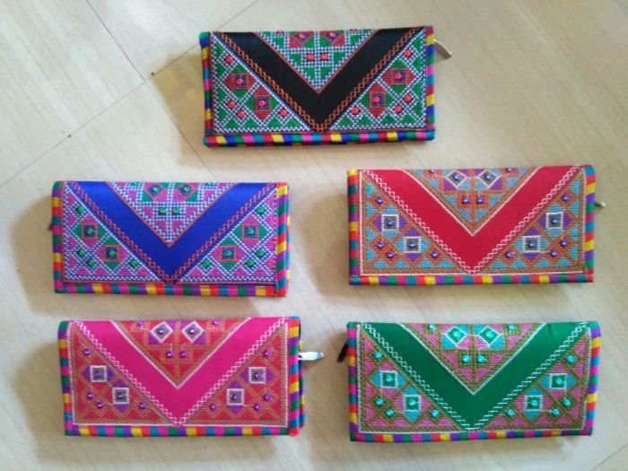 Kutchi Handicraft Clutch 05