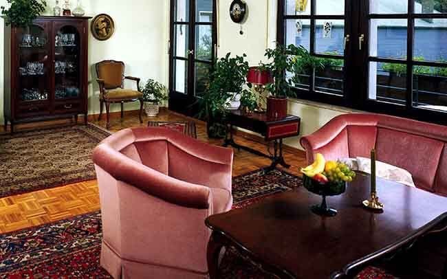 Designer Sofa Set 01