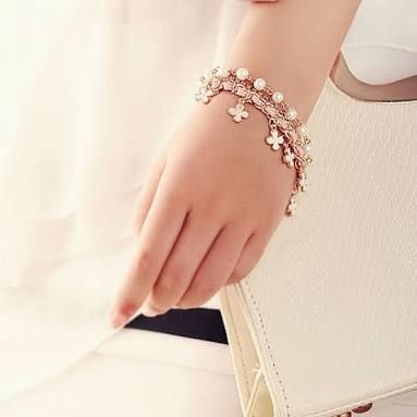 Ladies Fashionable Jewellery 05