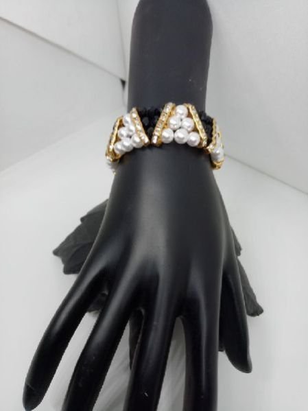 Black Crystal Pearl Bracelet 01