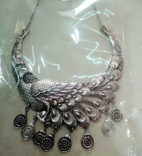 Handcrafted Fashion Necklace 06
