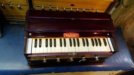 HKM No.5 D Standard Harmonium