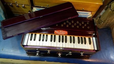 HKM NO. 5 M Standard Harmonium