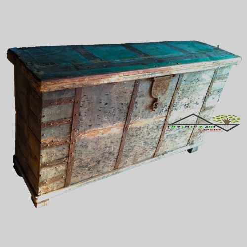 Trunk (wooden box)