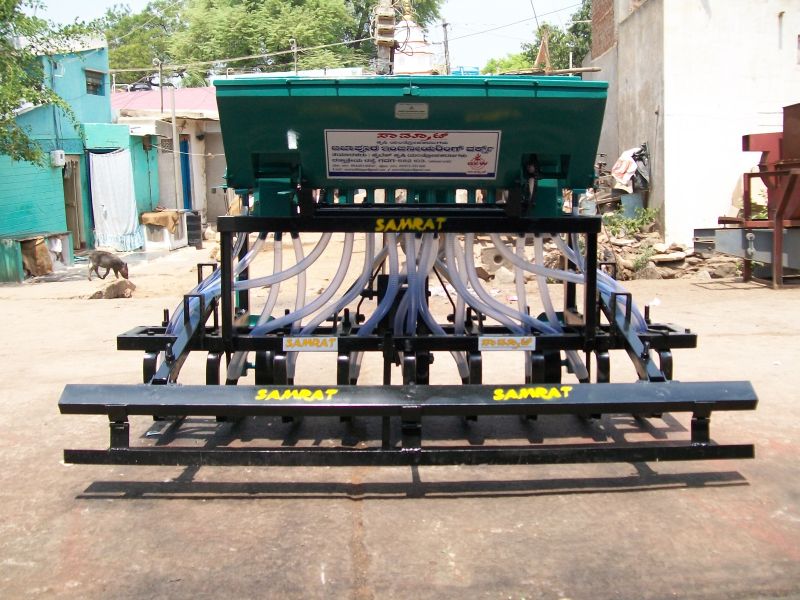 Seed Cum Fertiliser Drill 06