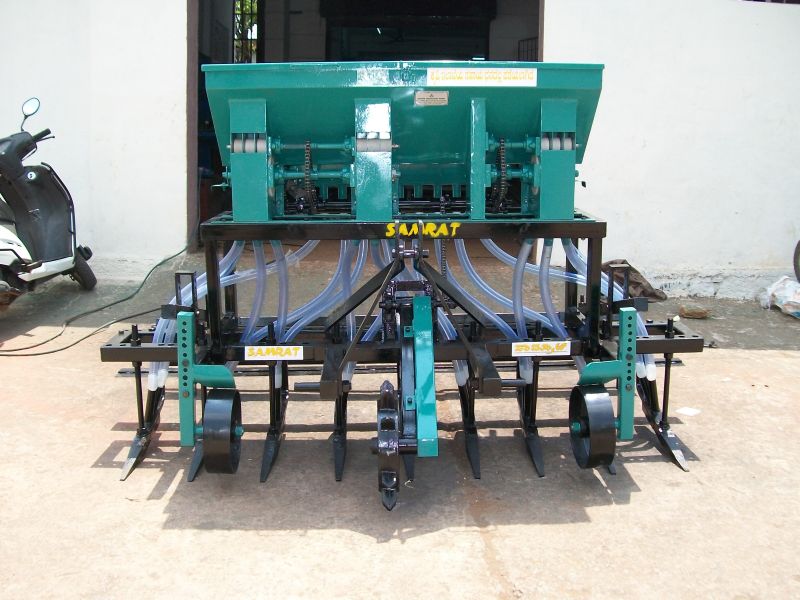 Seed Cum Fertiliser Drill 07