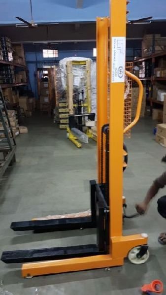 Hydraulic Stacker 03