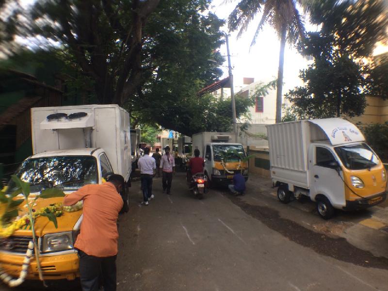 Cakes Transportation 08