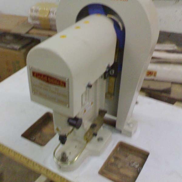 Eyelet Attaching Machine 02