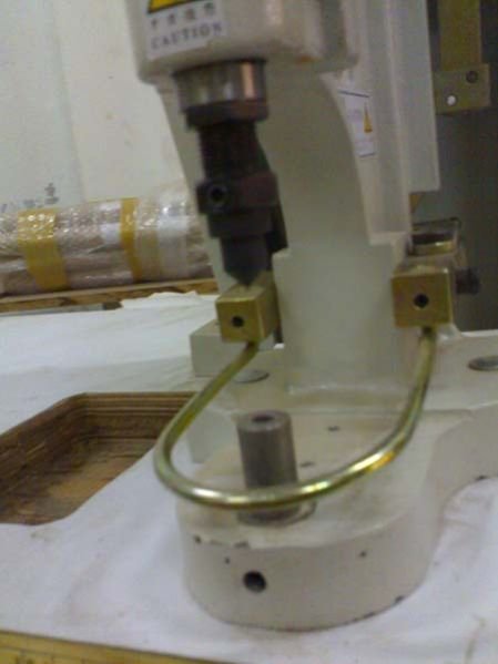 Eyelet Attaching Machine 03
