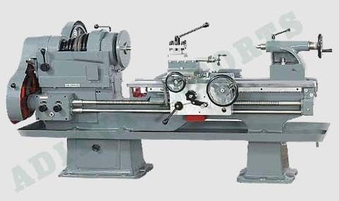 Heavy Duty Lathe Machine 02