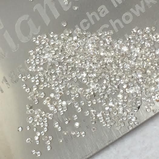 White Polished Diamonds (VS2-FG)