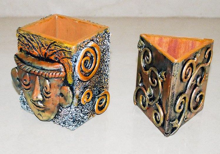 Hand Painted Pen Stand 03