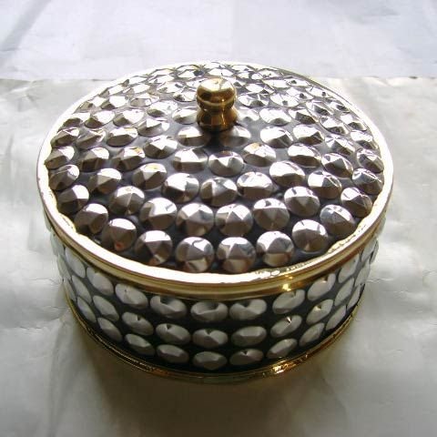 Horn and Bone Box (JB-247)