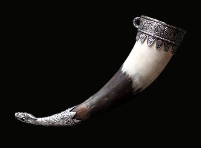 Horn and Bone Drinking Horn 06