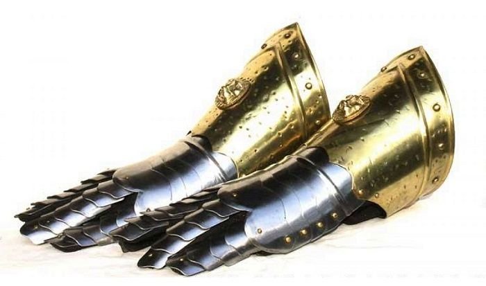 Decorative Gauntlets 02