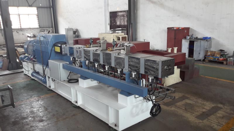 Twin Screw Extruder 04