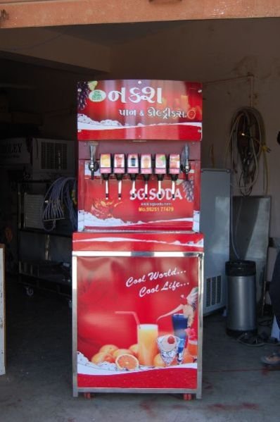6+2 Soda Fountain Machine 01