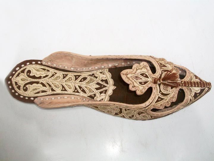 Ladies Leather Mojari