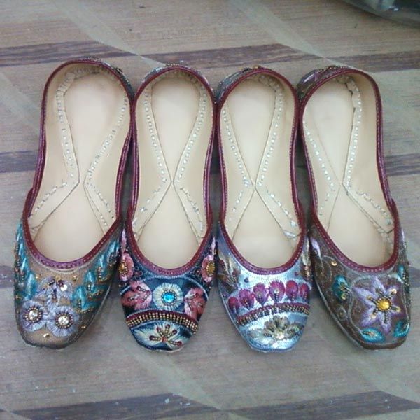 Ladies Leather Mojari